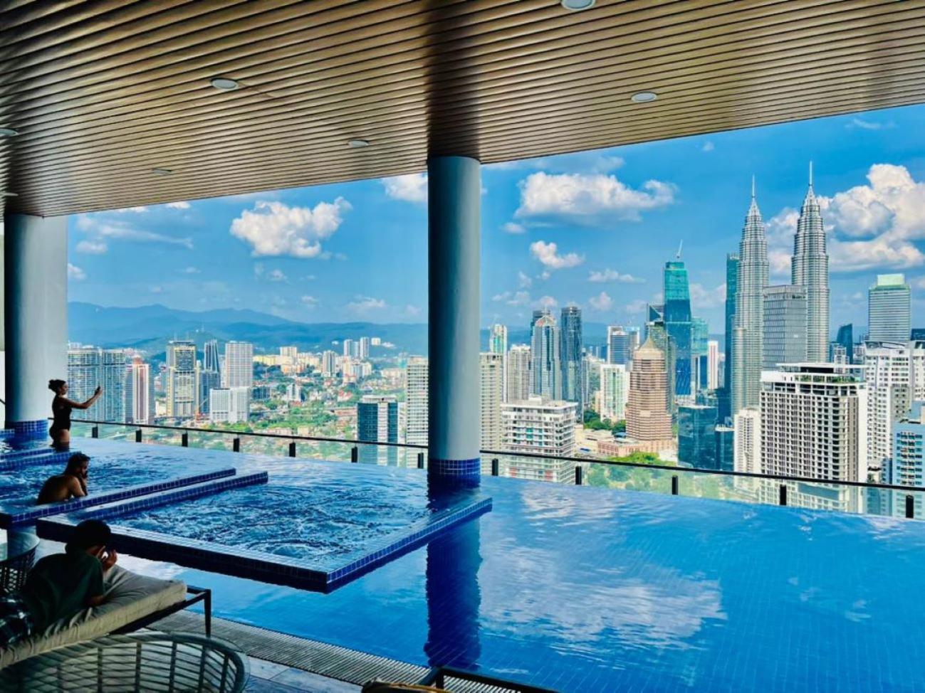 The Colony & Luxe Klcc By Classy * Kuala Lumpur